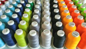 Madeira Kernzwirn Aerolock Nähgarn Farbwahl auch Neon NEU 1200 m  0,33 €/100m - Bild 1 von 18