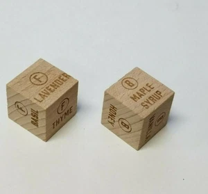 Paar Holz Würfel Kochen Essen Rezept Zutat Feinschmecker Entscheidung Gewürze Spiel - Bild 1 von 3