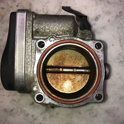Корпус дроссельной заслонки двигателя V6 2001-2006 BMW 325i деталь B2 - Изображение 1 из 4