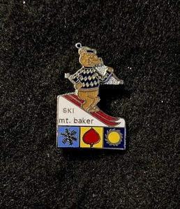 MONTAJE MT. Insignia de prendedor de esquí BAKER WASHINGTON viaje estación de esquí solapa de recuerdo - Imagen 1 de 3