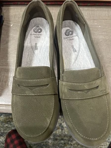 Clarks Cloudsteppers gepolsterter Halbschuh in Olivgrün Wildlederimitat Größe 9,5 W - Bild 1 von 7