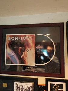 Bon Jovi. Jon Bon Jovi. Rich Sambora. Autografiado por David Bryan de Tico Toress... - Imagen 1 de 3
