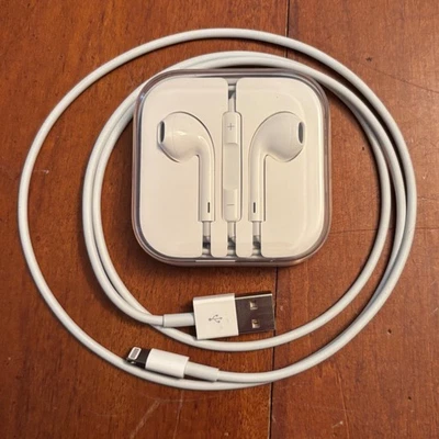 NEW OEM Apple Wired EarPods w Audio Jack + Charging Cord - Image 1 of 2
