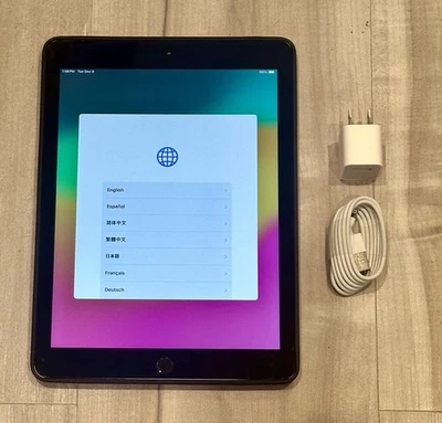 Apple iPad 6ta Generación - Pantalla 9.7" 128GB, Wi-Fi Color Gris con Paquete de Accesorios Foto 1 de 4