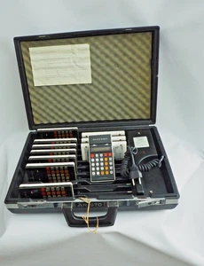 Aristo Ladekoffer 6778 + 11 Taschenrechner M85S, M66S, M76S  Klassensatz Schule - Bild 1 von 6