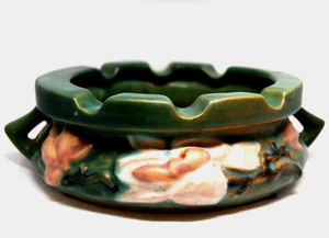 Roseville Keramik Wald grün Aschenbecher mit Magnolien an den Seiten # 28 - Bild 1 von 6