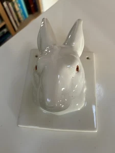 Vtg White Ceramic Rabbit Bunny Head Red Eyes Apron Towel Hook Kitchen Bathroom - Picture 1 of 6