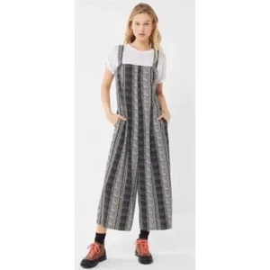 URBAN OUTFITTERS Edith Cuello Cuadrado Relajado Mono Tribal Geométrico Pequeño - Imagen 1 de 15