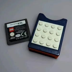 Lego Nintendo DS Spielehalter mit Lego Fluch der Karibik Cartridge - Bild 1 von 3