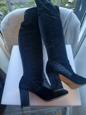 DOROTHY PERKINS BLACK VELVET KNEE HIGH BOOTS SZ 5 - Image 1 of 4