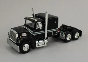 DCP 1:64 *BLACK* FORD LTL 9000 60" Flattop Sleeper Semi Truck *NEW* - Picture 1 of 3