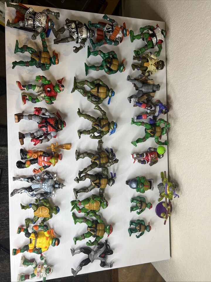 Vintage 1990s & 2000s Teenage Mutant Ninja Turtles TMNT Action Figure LoT - Image 1 of 4