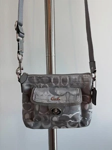 Vintage Coach EUC Optic Gray Jacquard Penelope Turnlock Swingpack Crossbody Y2K - Picture 1 of 5