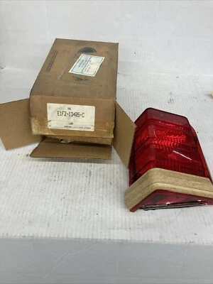 Lente lámpara trasera lateral del conductor OEM 1984-1988 Ford Escort Squire Wagon E1FZ-13405-C Foto 1 de 4