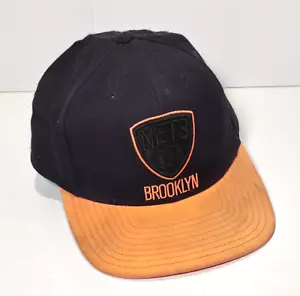 Adidas NBA Brooklyn Nets Cappello Berretto Fitted - Arancione e Nero - Foto 1 di 4