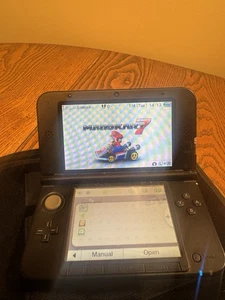 Nintendo 3DS XL Handheld Konsole mit vorinstalliertem Mario Kart 7 - mit 6 Spielen - Bild 1 von 12