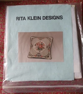 Kit de almohada punto de cruz contado Rita Klein Designs - Imagen 1 de 3