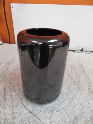 Defective Apple Mac Pro 2013 6-Core Xeon 3.5GHz 0RAM 512GB D500 AS-IS - Image 1 of 4