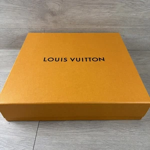 Louis Vuitton Solapa Magnética Caja Vacía Solo 14.5” x 13.5” x 3” - Imagen 1 de 9