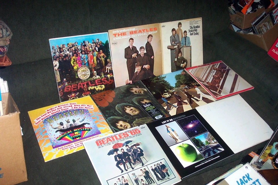 THE BEATLES 10 LP LOT w SGT PEPPER RUBBER SOUL, MAGICAL MYSTERY TOUR, ABBEY ROAD - Image 1 of 1