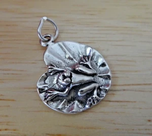 ¡Dije de rana de plata esterlina de 17 mm con almohadilla de lirio! - Imagen 1 de 3