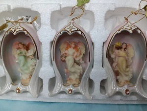 Bradford Exchange Ornamenti Serafini Angeli Classici 2001 Giglio Rosa Margherita Usato in Ottime Condizioni - Foto 1 di 5