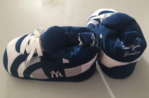 New York Yankees Adult Size Fuzzy Non-Skid Plush Sneaker Slippers Cover