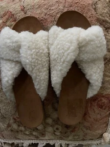 Flattered Knotted Genuine off white Shearling Sandal 37 /6.5 /7 NWOT - Picture 1 of 3