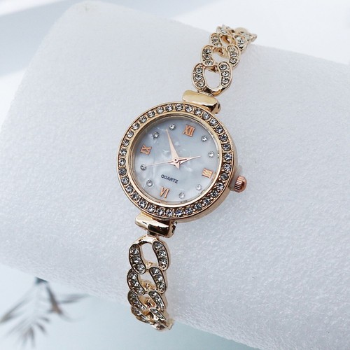 VETEMENTS Accessoire d'événement montre cloutée de diamants montre bracelet élégante