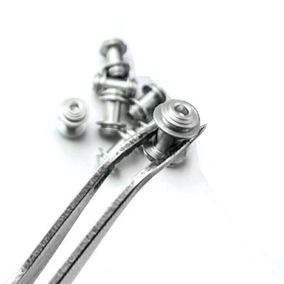 Tornillo de bloqueo de eje de acero inoxidable con bloqueo de eje para cuchillo Griptilian 551 hecho en banco Foto 1 de 4