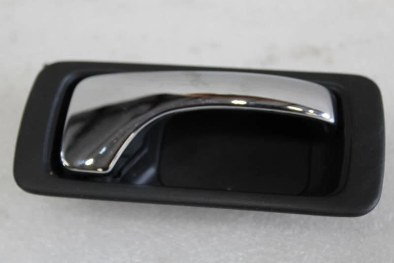 1996 1997 1998 1999 2000 2001 2002 2003 2004 ACURA RL RIGHT REAR DOOR HANDLE - Image 1 of 4