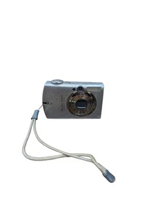 Canon PowerShot SD500 Digital ELPH Camera With Battery PARTS OR REPAIR POWERS ON - Picture 1 of 7