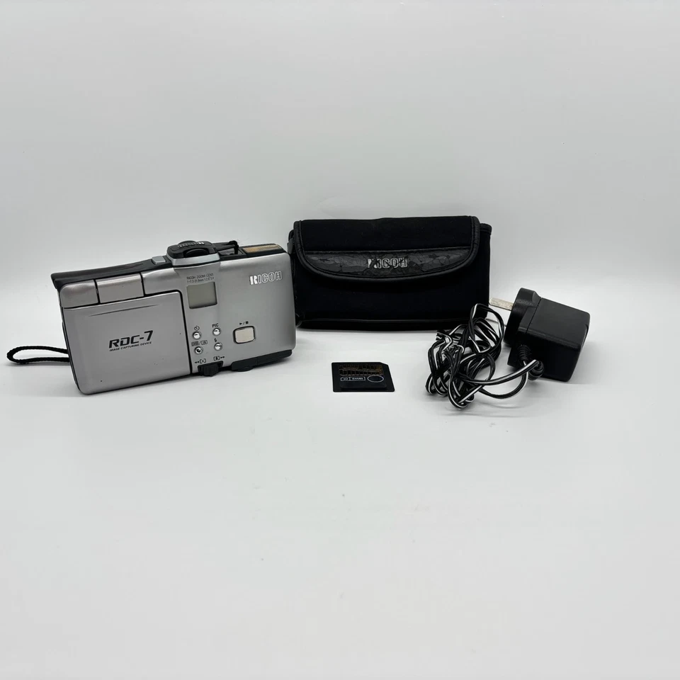 Ricoh RDC-7 Flip Screen Digital Camera Rare Retro Vintage w/ AC Adapter & Card - Image 1 of 4
