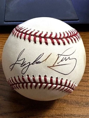 GAYLORD PERRY 7 SIGNED AUTOGRAPHED OML BASEBALL! Giants, Yankees!  HOF! - Image 1 of 2
