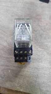 RELÉ OMRON MY4 CON BASE 0728W1 W146 - Imagen 1 de 1