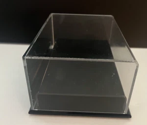 Vetrina per oggetti da collezione acrilico nero base rialzata trasparente retro specchio - Foto 1 di 15