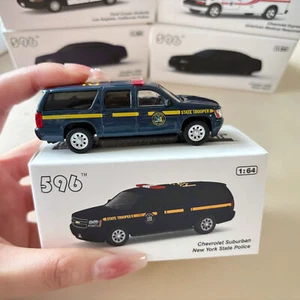 Coche coleccionable Chevrolet Suburban 596 1:64 policía del estado de Nueva York - Imagen 1 de 6