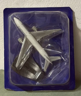 BOEING 777-200 CONTINENTAL  SCALA 1:460  AEREO MODELLO FABBRI - Immagine 1 di 4