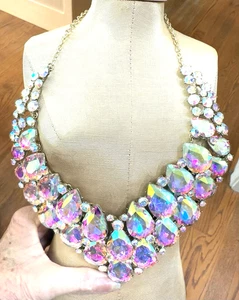 Collar de pasarela de arrastre iridiscente enorme declaración - Imagen 1 de 3
