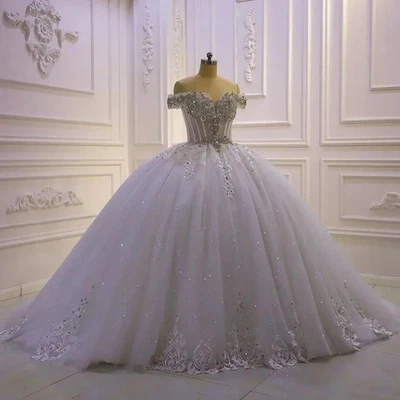 Vestidos de novia de lujo con apliques de cristales con cuentas enrejado corsé con cordones Foto 1 de 4