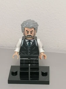 Alfred minifigure from Batman - Imagen 1 de 2