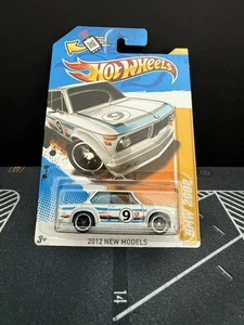 Hot Wheels - BMW 2002 (blanco perla) - Imagen 1 de 3