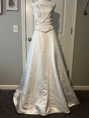 *SALE* wedding dress size 4 - Image 1 of 4