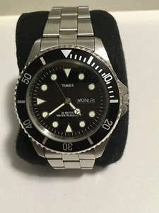Timex Men's Skin Diver's 30M Quartz Watch W/Day & Date Works Great. - Picture 1 of 2
