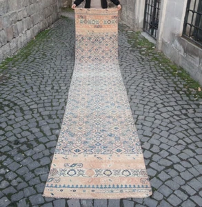 Zeitloser einzigartiger Läufer Teppich, 2,7x14,1 Fuß, Antik, blasse Farbe Teppichläufer - Bild 1 von 10