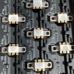 NXP BLV97CE UHF Power Transistor 960 MHz 35 W 24V SOT171 New Original 1PCS - Picture 1 of 3