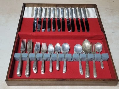 1941 “CAMELLIA” BY GORHAM STERLING SILVER FLATWARE SET 70 PIECE - Image 1 of 3