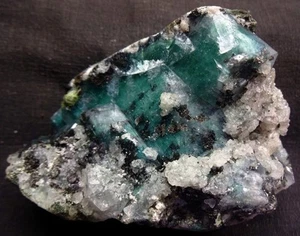 STUNNING MARSHY GREEN APOPHYLLITE CUBES ON MATRIX MINERALS SPECIMENS - Picture 1 of 3