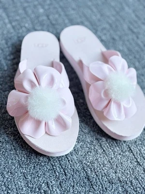 UGG floral flipflops slippers women size 7 - Image 1 of 4