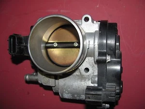 2001-2002-2003-2004 JAGUAR X-TYPE V6 2.5L ENGINE THROTTLE BODY - Picture 1 of 3